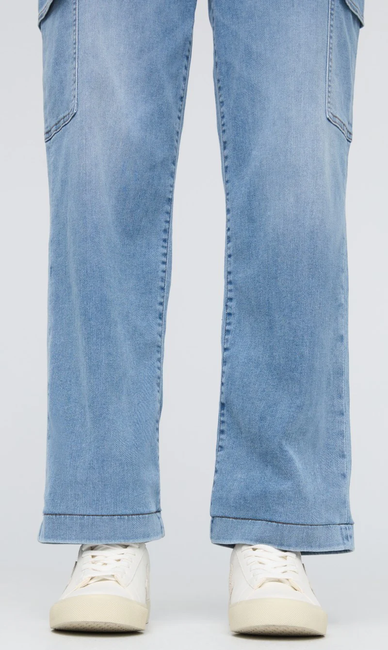 Performance Denim Lite High-Rise Cargo Jeans, 28" Inseam - Womens - Image 8